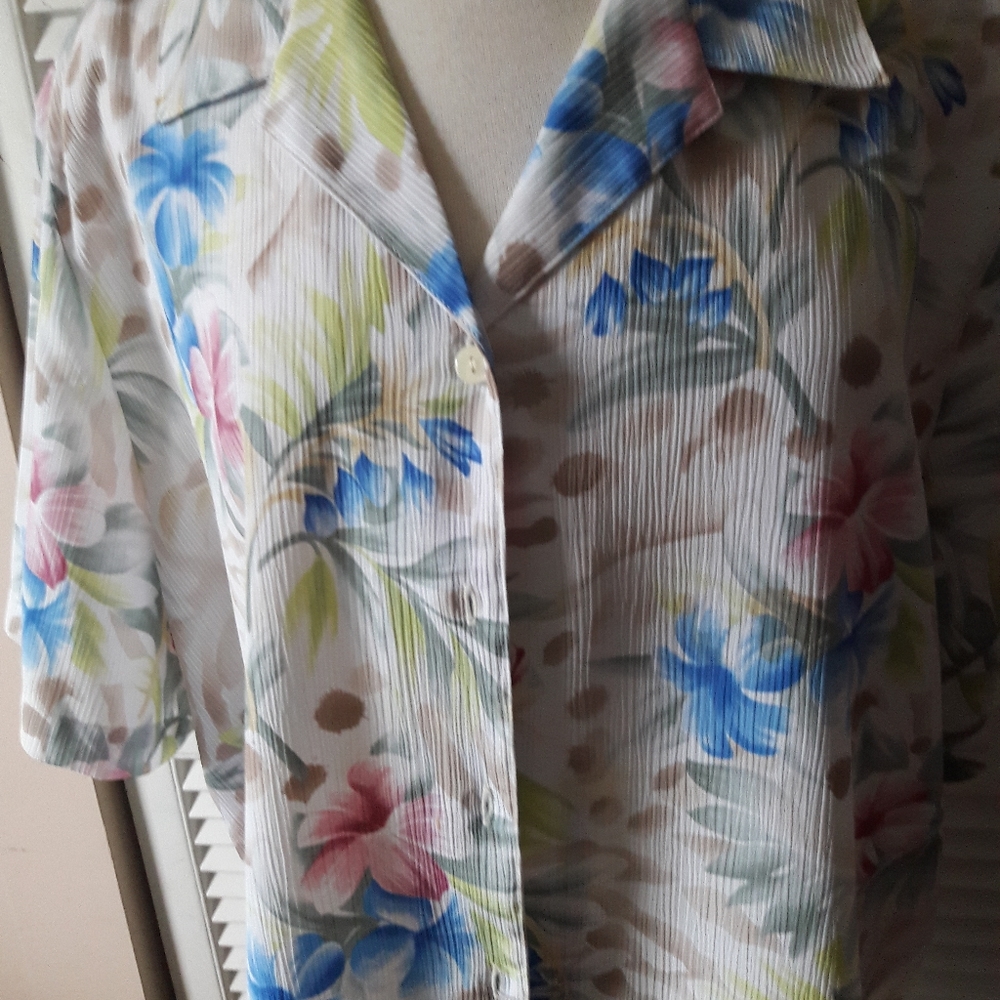 Blouse - Picture 2 of 3